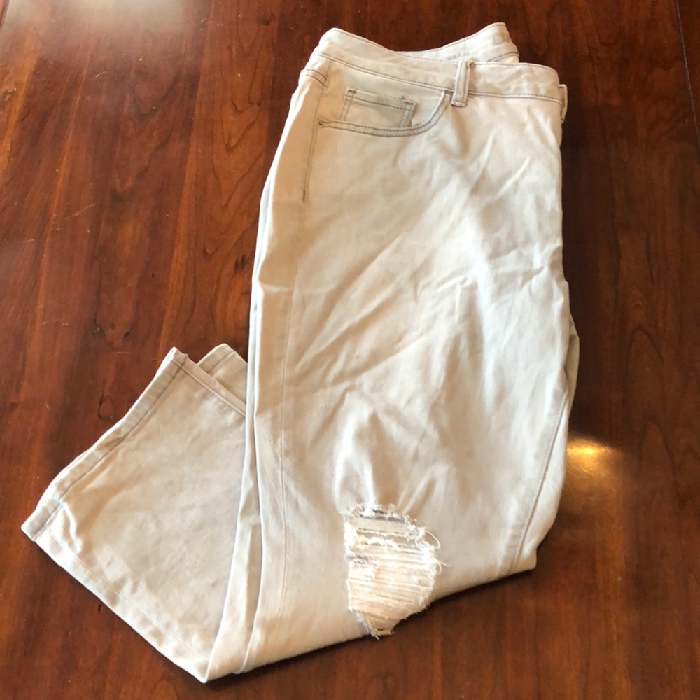 **Like New** Lane Bryant Distressed Capri